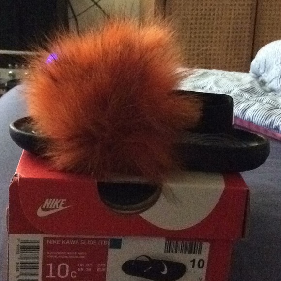Toddler fur Nike slides - Picture 2 of 3
